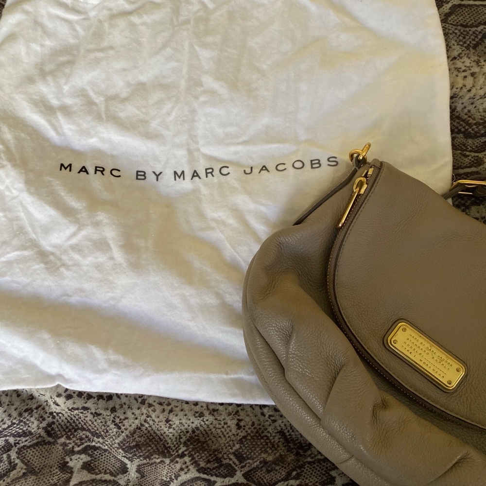 Marc Jacobs Classic Q Natasha Crossbody Bag - Picture 2 of 6